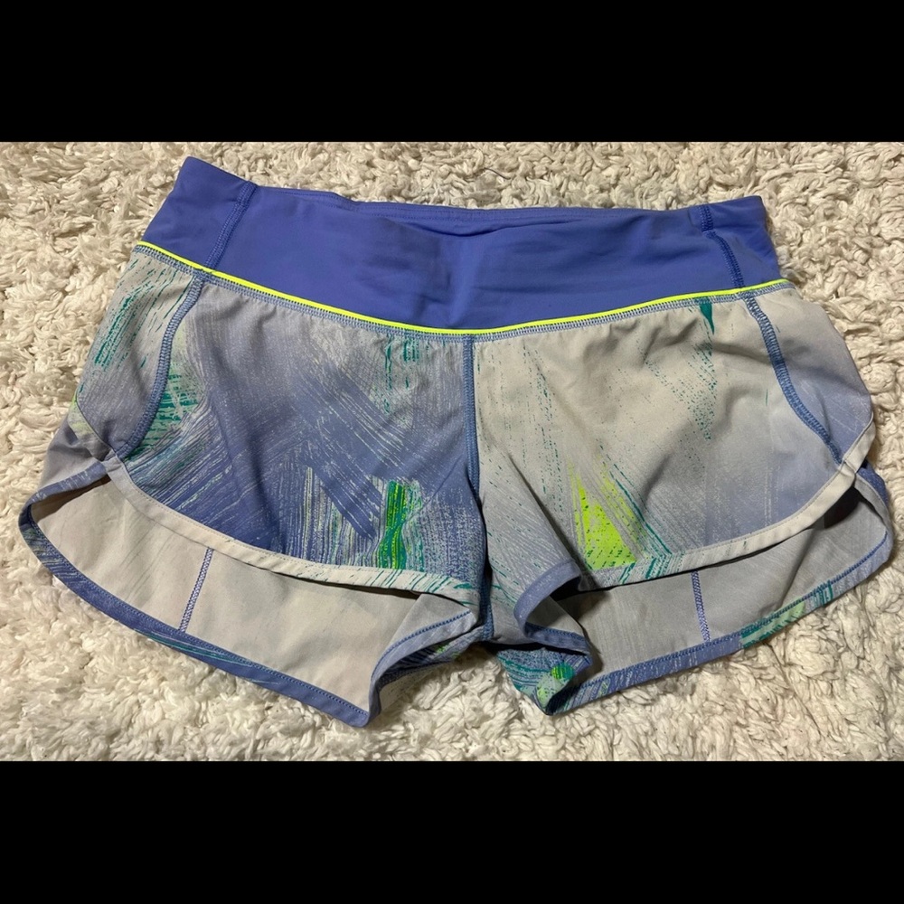LULULEMON
SPEED SHORTS
Wind Chill White Lullaby / Ray - HTF!! Rare!